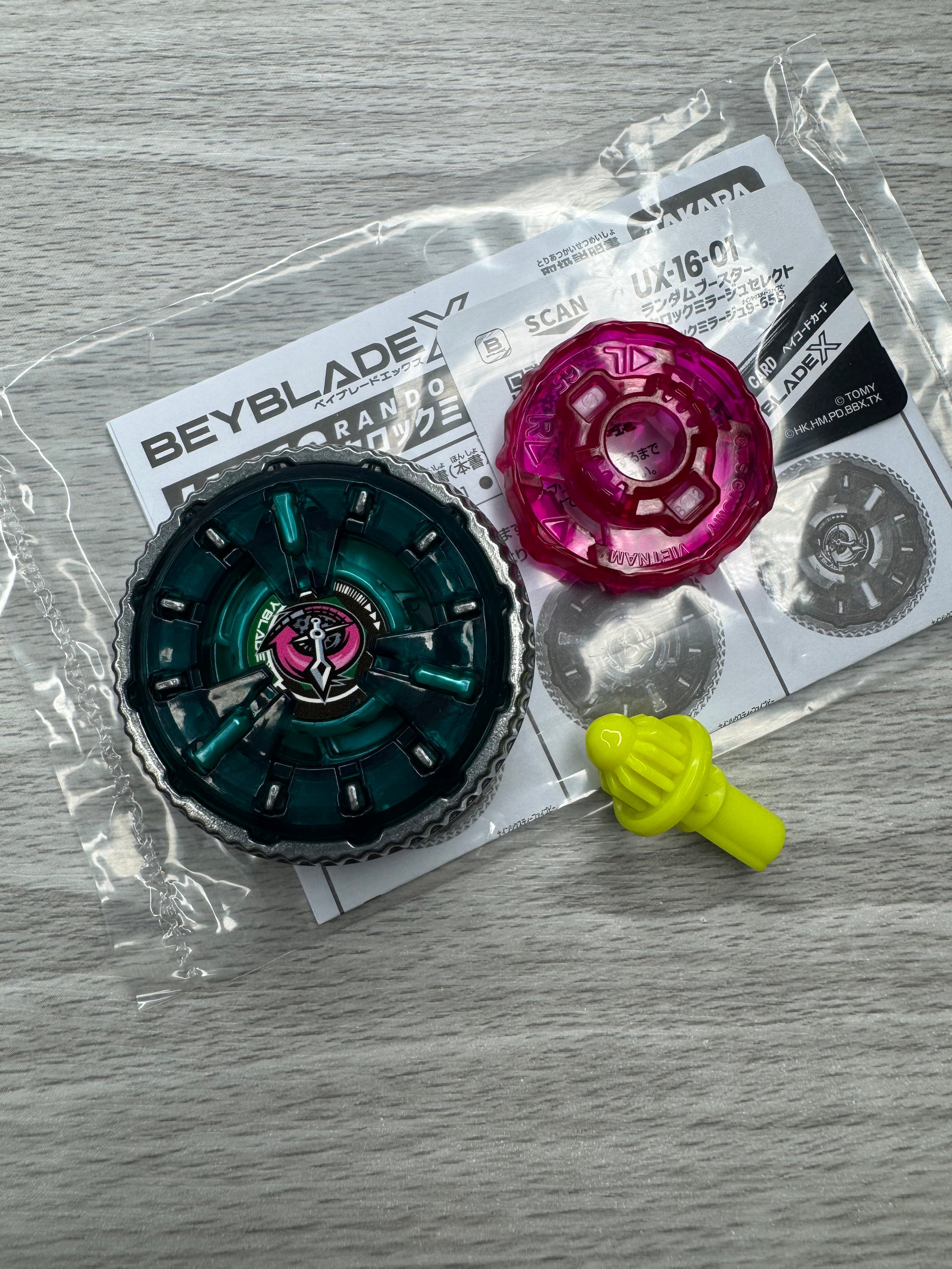Takara Tomy Beyblade X | UX-16 01: Clock Mirage 9-65B